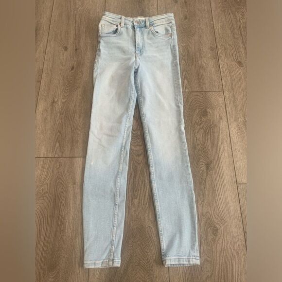 Zara woman’s used jeans in good condition - Picture 1 of 4